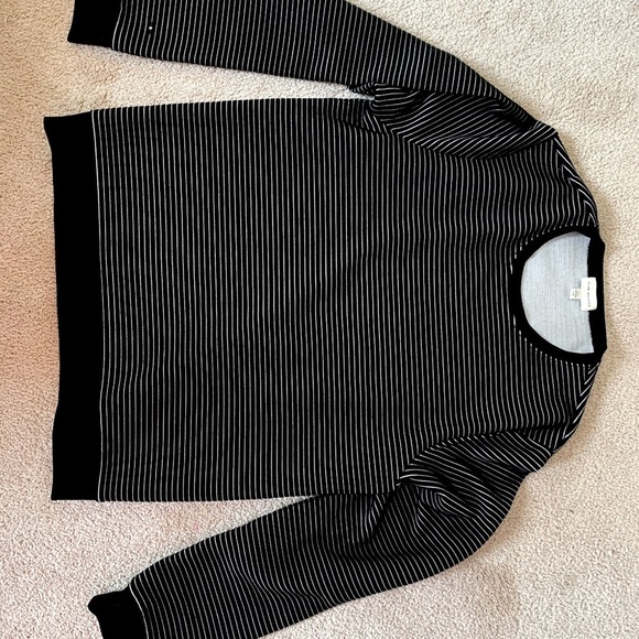 Women’s size L black and white sweatshirt - Picture 2 of 4